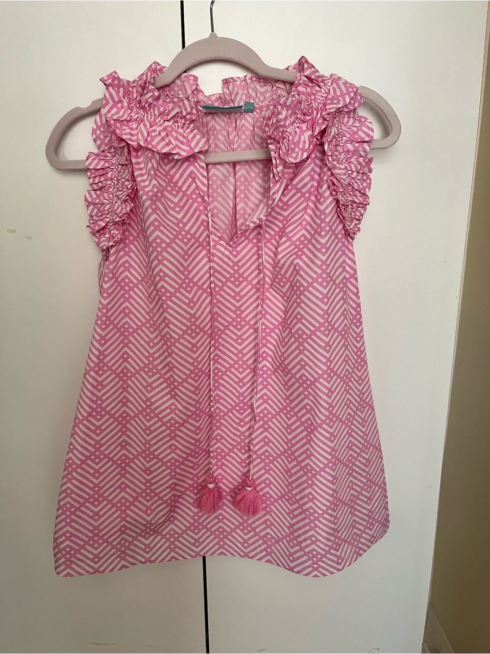 Pretty cotton Ruffle flutter Pink & White Geo sleeveless cotton summer top large